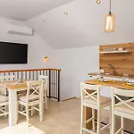 Bobel Deluxe Tiny House بيت للعطل